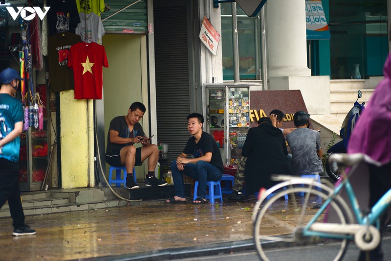 dich covid-19 phuc tap, nhieu nguoi ha noi &amp;quot;vo tu&amp;quot; tu tap khong khau trang hinh 12