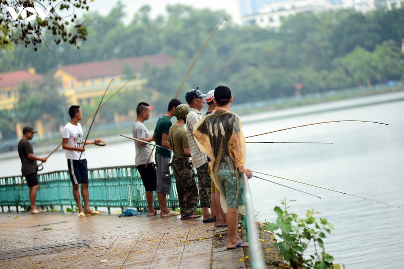 dich covid-19 phuc tap, nhieu nguoi ha noi &amp;quot;vo tu&amp;quot; tu tap khong khau trang hinh 15