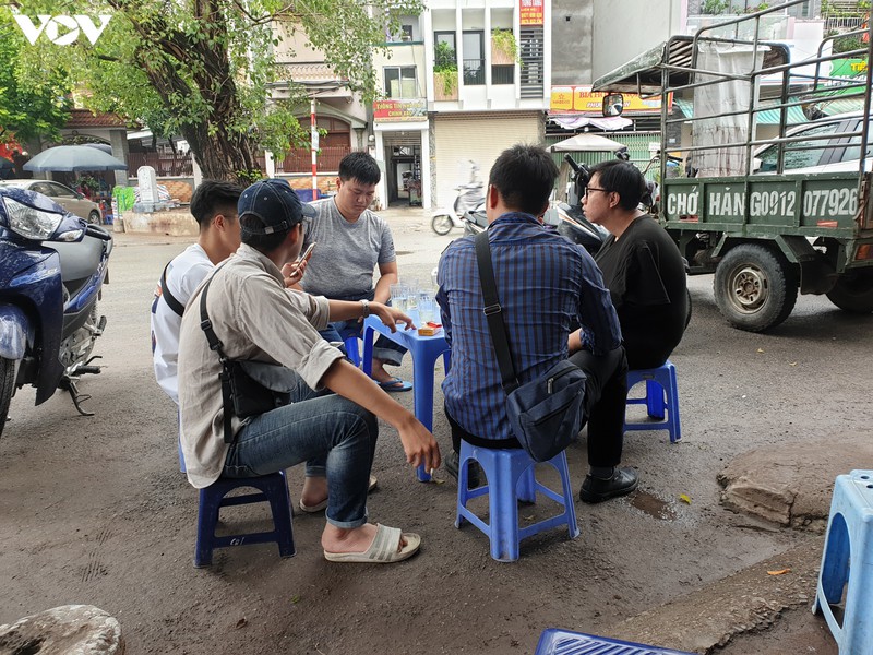 dich covid-19 phuc tap, nhieu nguoi ha noi &amp;quot;vo tu&amp;quot; tu tap khong khau trang hinh 16