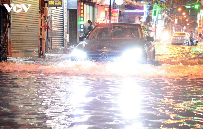 nhung kinh nghiem bo tui cho tai xe khi di qua duong bi ngap hinh 1