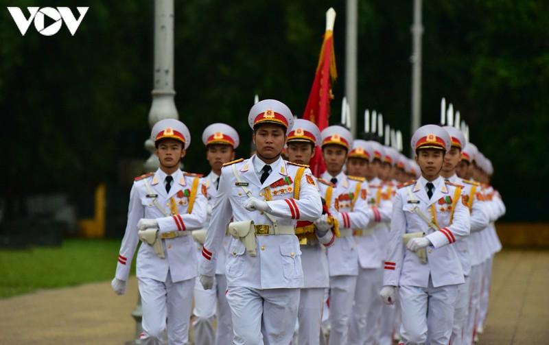 anh: nghi le treo co ru quoc tang nguyen tong bi thu le kha phieu tai ha noi hinh 2