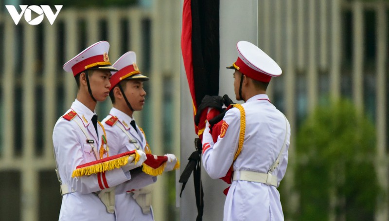 anh: nghi le treo co ru quoc tang nguyen tong bi thu le kha phieu tai ha noi hinh 8