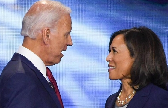 Ông Trump tìm cách xoay chuyển tình thế trước liên danh Biden-Harris