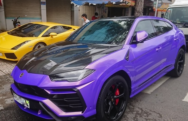 Khám phá siêu SUV Lamborghini Urus giá 20 tỷ đồng dán màu tím độc đáo