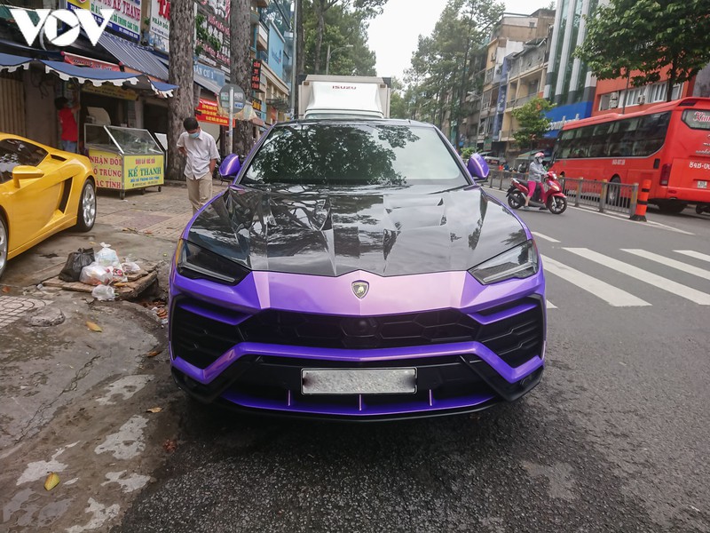 kham pha sieu suv lamborghini urus gia 20 ty dong dan mau tim doc dao hinh 2