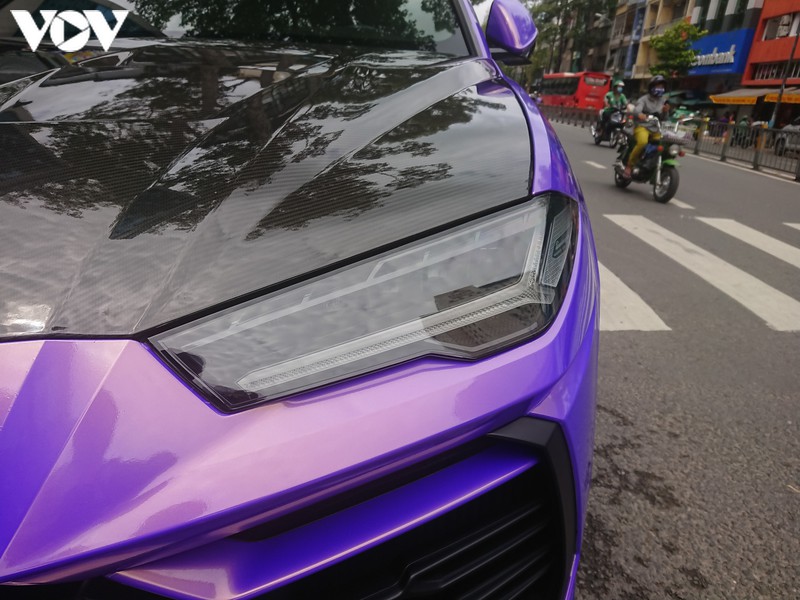 kham pha sieu suv lamborghini urus gia 20 ty dong dan mau tim doc dao hinh 5