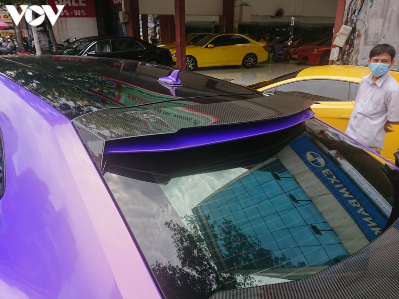 kham pha sieu suv lamborghini urus gia 20 ty dong dan mau tim doc dao hinh 7