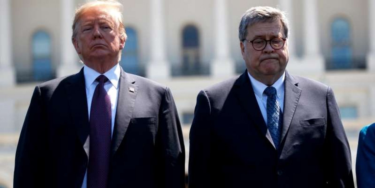 Tổng thống Trump và Bộ trưởng Tư pháp William Barr. Ảnh: AP