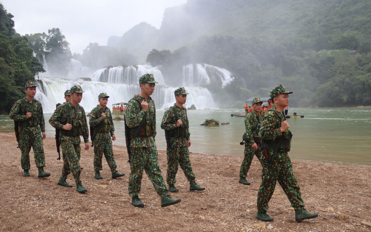 Tuần tra biên giới.