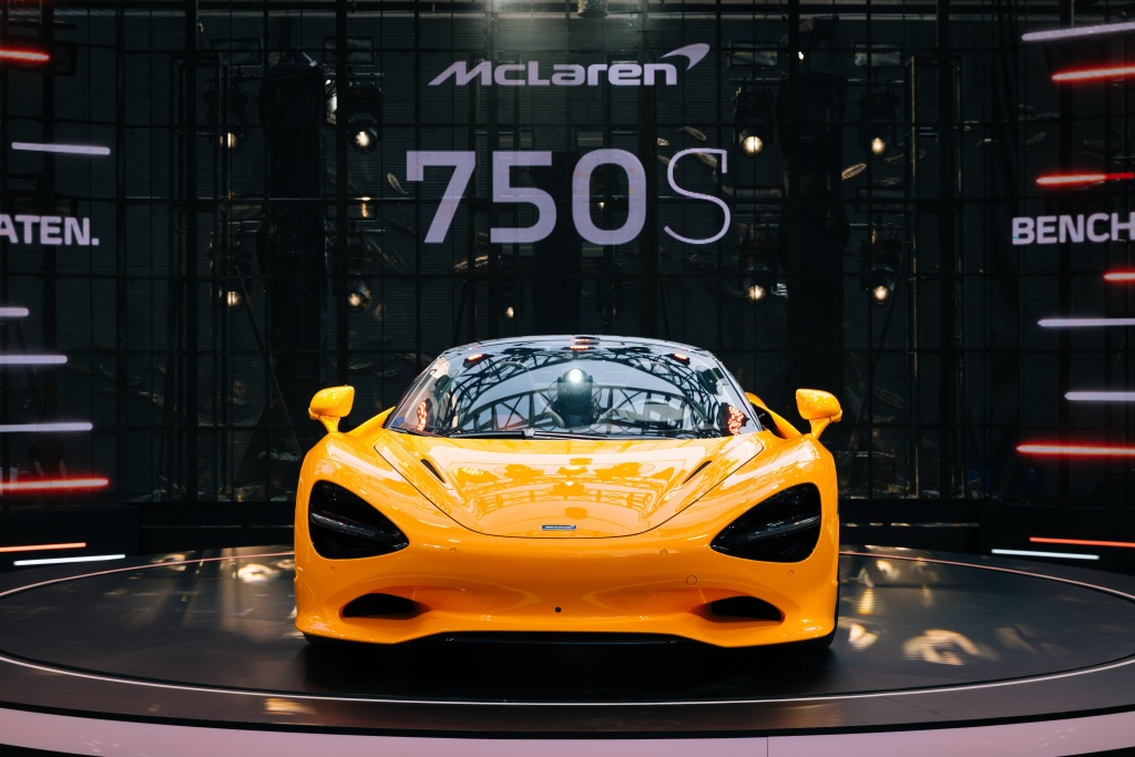 Giá từ 20 tỷ đồng, siêu phẩm McLaren 750S ra mắt tại Việt Nam